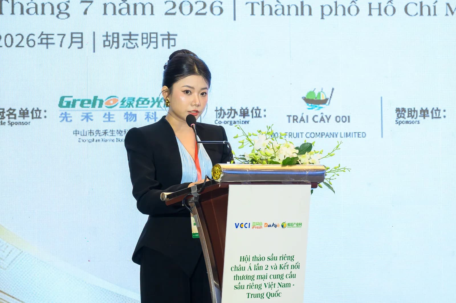 Diễn giả phát biểu tại bục diễn đàn Hội nghị Sầu riêng Châu Á lần thứ 2, tháng 7 năm 2026 tại Thành phố Hồ Chí Minh